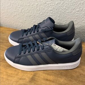 Adidas Men's Dark Blue and Gray Sneakers NEW Size 8.5